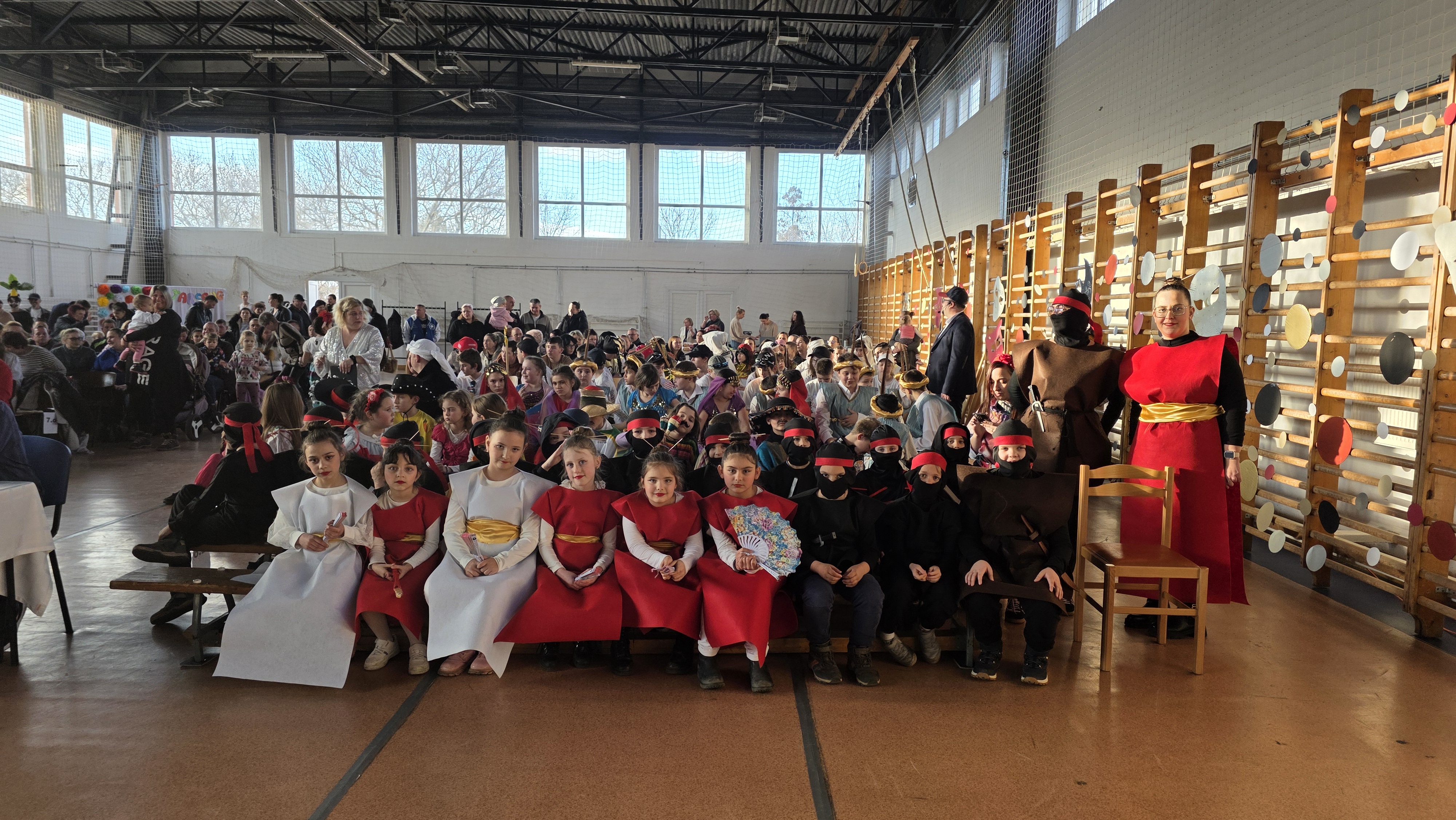 🌍 Világ körüli utazás a Gy. Szabó Béla Tagiskolában! 🎭